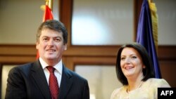 Atifete Jahjaga i Bamir Topi, 29. juni 2012.
