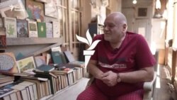 Справа от лестницы. Книжный магазин, где не воруют
