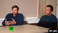«Боширов» и «Петров» во время интервью Маргарите Симоньян