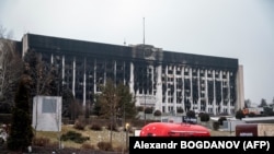 Сгоревшее здание акимата после беспорядков в Алматы. 10 января 2022 года