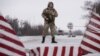 Український прикордонник у селищі Мілове, 2 грудня 2018 року