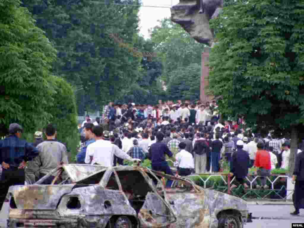 Андижон: 2005 йил¸ 14 май - Беш йил муқаддам Бобур майдонидаги воқеаларга гувоҳ бўлган болаларнинг болалиги ўғирланди.