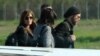 Angelina Jolie i Brad Pitt na aerodromu u Tivtu, 06.04.2010.
