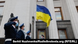 У День єднання під адміністративними владними будівлями у столиці. Україна, 16 лютого 2022 року