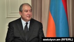 Президент Армении Армен Саркисян дает интервью Радио Азатутюн, Ереван, 26 апреля 2018 г. 