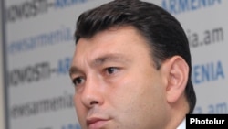 Пресс-секретарь Республиканской партии Армении Эдуард Шармазанов 
