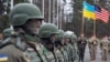 Українські та американські військові перед початком спільних навчань, архівне фото, 2015 рік