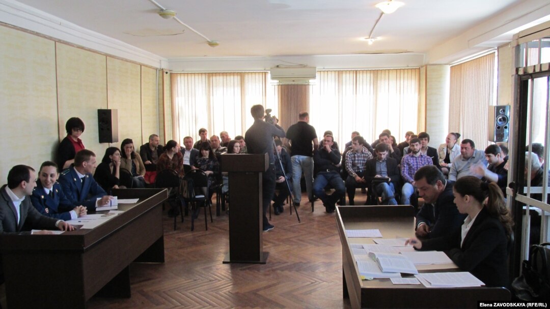 И адвокат, и прокуроры говорят, что существо жалобы и уголовного дела будут обнародованы только после их оглашения в суде