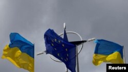 «НАТО ухвалює рішення консенсусом членів альянсу. Усі нинішні союзники повинні погодитись. Проблема полягає в отриманні такої згоди», – Курт Волкер про вступ України до НАТО до завершення війни.