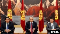 Өнүктүрүү, инвестициялар жана инновациялар боюнча борбордук агенттиктин жетекчиси Маским Бакиев (ортодо). 