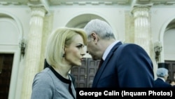 Gabriela Firea și Liviu Dragnea, doi dintre beneficiarii alegerilor într-un sigur tur de scrutin, unul ca primar al Bucureștiului, celălalt ca liderul partidului cu cei mai mulți primari