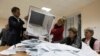 Можно еще отметить, что многие выражают недовольство тем, что оппозиционеры оказались неспособны объединиться в пользу единого оппозиционного кандидата уже на первом этапе, который при таком раскладе мог бы принести победу оппозиции