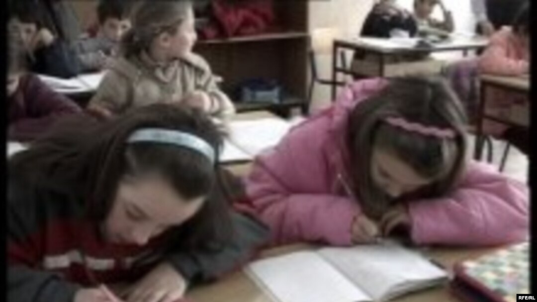 BiH ima 13 ministara obrazovanja, tri nastavna plana i programa, osam različitih zakona o visokoškolskom obrazovanju.