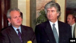 Slobodan Milošević (levo) i Radovan Karadžić (desno), 22. april 1994. 