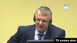 Vojislav Šešelj u haškoj sudnici