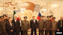 وزیر دفاع ایران در کنار همتای روسی خود در مسکو