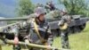 Армянские военнослужащие на армяно-азербайджанской границе (архивная фотография)